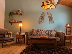 Charming 2-bedroom/bath condo close to downtown - Image 4
