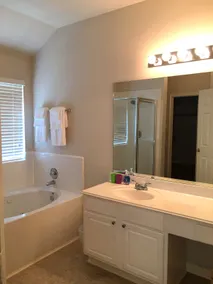 Beautiful 3 bedroom home in Sugar Land - Image 4