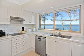 Adrift Retreat - St Georges Basin Waterfront Home - Image 5
