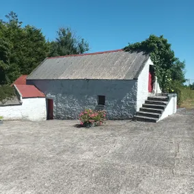 Kingscourt entire farmhouse , Loughanleagh - Image 3