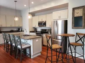 Newly Renovated 4 bed 3 bath and 2 Parking Spots - Image 3