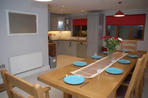 Family-Friendly 4-Bed Townhouse, central location - Image 4