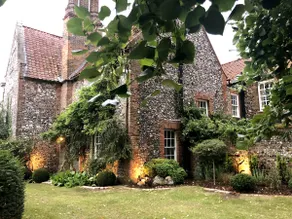 Stunning Oakleigh House for special gatherings - Image 3