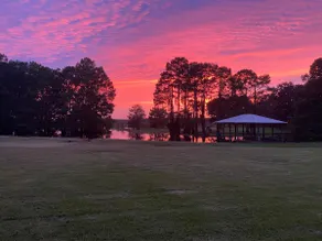Secluded Shades of Blue Lake Bistineau Sunsets Sleeps 19 - Image 3