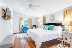 Newly Renovated Guest Suite with Exterior Entrance - Image 4