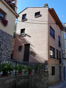 Petra and Armando's house - Image 3