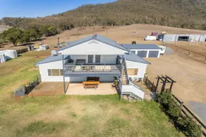 ”Hillview”, a quiet country escape with views. - Image 4