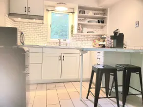 Romantic Pet-Friendly Tiny House 10 mins from TC. - Image 4
