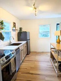 Creekside Cottage in the City - Image 4