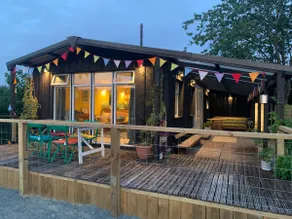 The Deckhouse, cabin with big deck nr Hay-on-Wye - Image 2