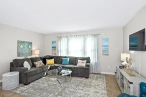 Colony Club - Image 4