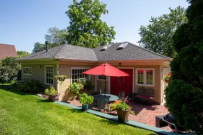 Carriage house with private garden - Image 4