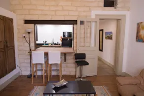 Unique 2-room apartment, 60 m2, in the city center with parking - Image 3