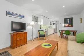 2 bedrm Garden suite in Kitsilano , 5 ppl - Image 3