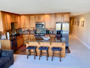 Newly Refreshed-2 Bdrm/2 Bath-Seconds from Beach ! - Image 4