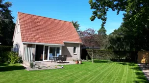 Modernly furnished, spacious 6-person vacation home - Image 3