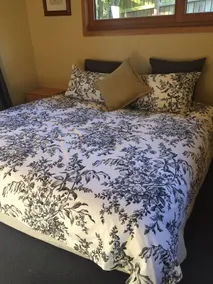Comfortable & Cozy - Close to Airport - Image 2