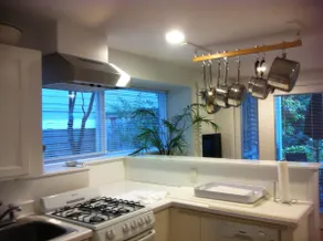 Walk to the U W: Private, Quiet, Garden Apartment - Image 4