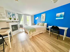 Stylish Studio | Kitchen | Parking | Fast WiFi - Image 4