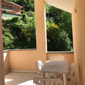 The terrace overlooking the lake - Image 4
