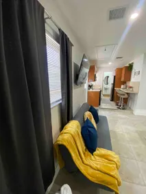 Antlia with a private entrance & King-size Bed - Image 5