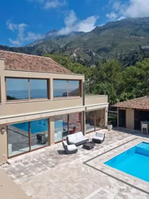 Apartment in a villa with pool. - Image 2