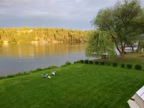 Scenic Lakefront Getaway * Private Sandy Beach - Image 5