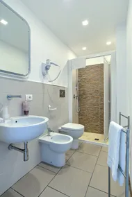 Appartement avec jacuzzi, piscine chauffée et terrasse | Vue ville - Image 4