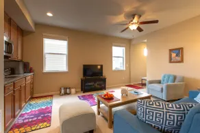 Private suite, full amenities, free parking - Image 5