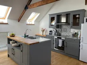 The Reading Room - Sleeps 5 - Unique & by the Sea! - Image 5