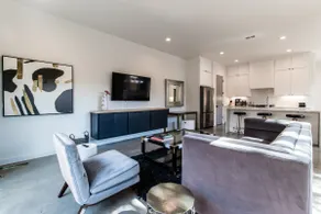 ★Smart TVs all rooms★Private Yard★Key-less entry - Image 2