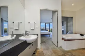 Hearns Beachside Villa 4 - Image 5