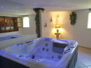 Villa Ohna – Romantic Gîte with Private Hot Tub - Image 5