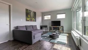 Apartment on a quiet lake - Image 4