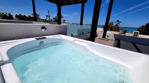 Condo with private jacuzzi and beach view - Image 2