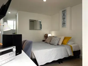 An amazing studio in Cable Plaza. - Image 2