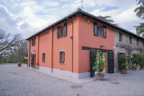 Country villa surrounded by greenery - Image 2