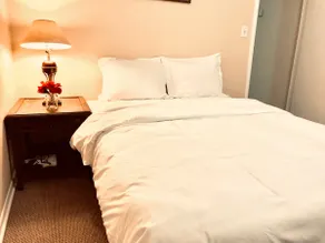 ❤️PRIVATE FLOOR⭐ Two Sunlit Rooms in Chicago Centre - Image 2