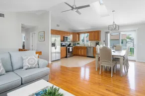 3 Beaches within 2 miles, A/C, Newly Renovated! - Image 2