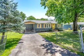 Yellow Door Cottage - 3BR, Pet & family friendly! - Image 2
