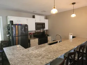Cozy 2bd 2ba with King Bed in Bettendorf, IA - Image 3