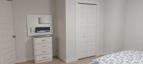 Lovely spacious 1-bedroom suite - Image 5