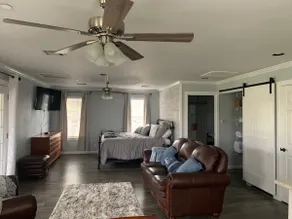 Cozy family bungalow perfect for a couple or family of four - Image 2