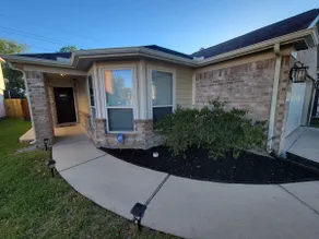 Modern unique 3 bedroom home with indoor fireplace, updated to today standards. - Image 4