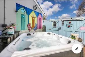 Hot tub Seawalk Hideaway boutique apartment - Image 3