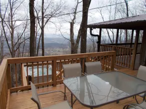 Cabin with Amazing View and Hot Tub on Lookout Mtn - Image 4