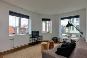 TYR Beautiful 2 Bedroom Apartment - Image 2