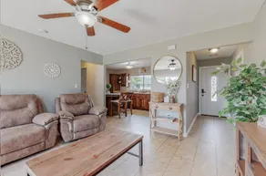 Comfortable 3-bedroom home with spacious backyard - Image 3