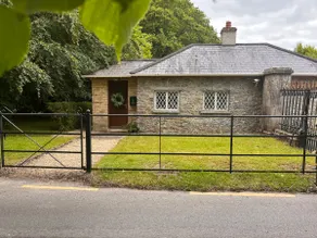 Gate lodge woodland retreat - Image 5