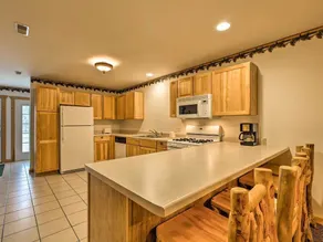 Grand Bear Resort at Starved Rock - Image 2